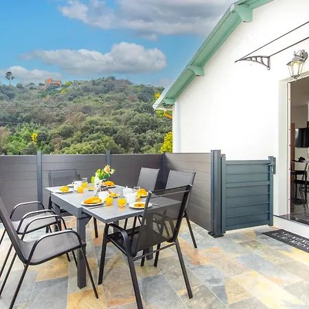 Acacias - Agreable Maison Mitoyenne - Jacuzzi - Parking Prive Дом отдыха Ментона