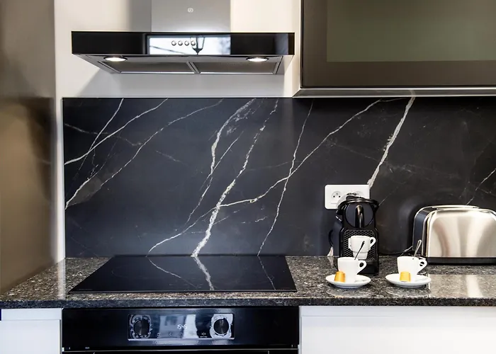 Acacias - Agreable Maison Mitoyenne - Jacuzzi - Parking Prive *