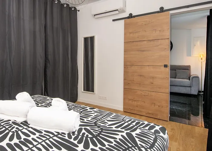 Acacias - Agreable Maison Mitoyenne - Jacuzzi - Parking Prive * Menton