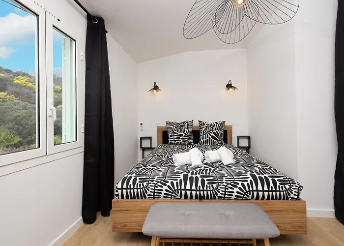 Vakantiehuis Acacias - Agreable Maison Mitoyenne - Jacuzzi - Parking Prive *