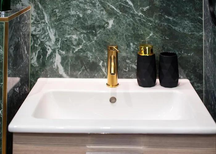 Дом отдыха Acacias - Agreable Maison Mitoyenne - Jacuzzi - Parking Prive *