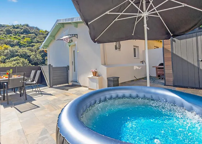 Acacias - Agreable Maison Mitoyenne - Jacuzzi - Parking Prive * Ментона