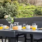 Acacias - Agreable Maison Mitoyenne - Jacuzzi - Parking Prive מנטון
