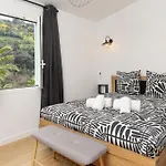 Acacias - Agreable Maison Mitoyenne - Jacuzzi - Parking Prive מנטון