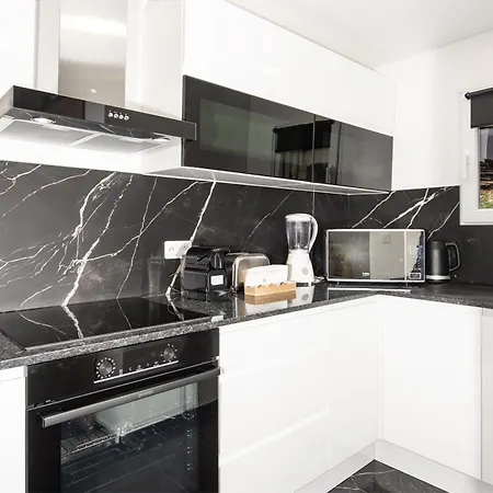 Acacias - Agreable Dans Maison - - Parking Prive 度假居