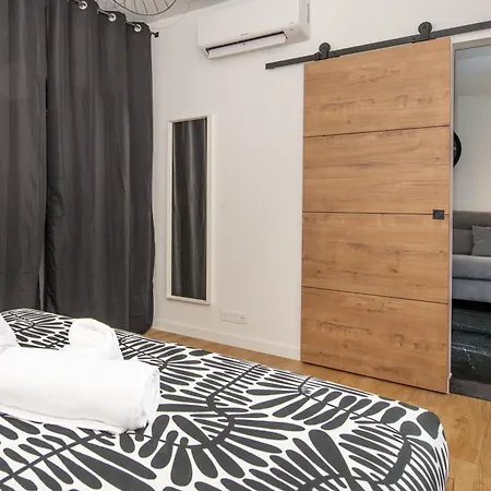 Acacias - Agreable Maison Mitoyenne - Jacuzzi - Parking Prive * מנטון