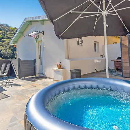 Acacias - Agreable Maison Mitoyenne - Jacuzzi - Parking Prive * מנטון