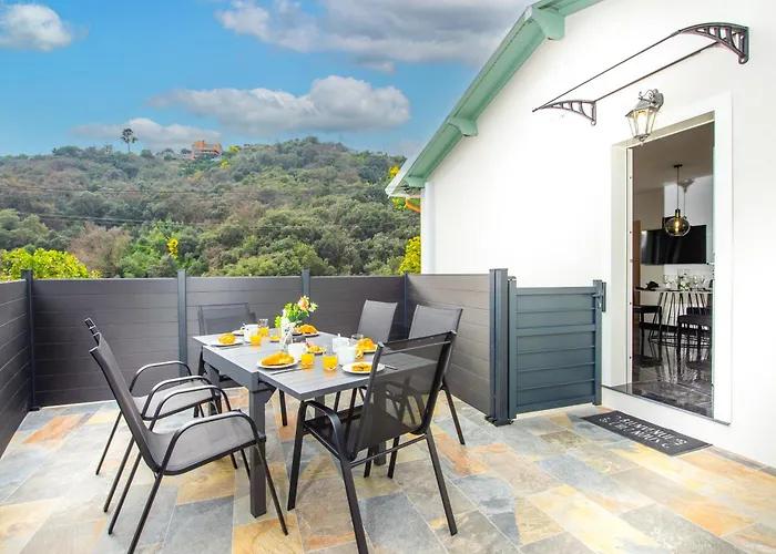 Acacias - Agreable Maison Mitoyenne - Jacuzzi - Parking Prive 펜션 멍똥