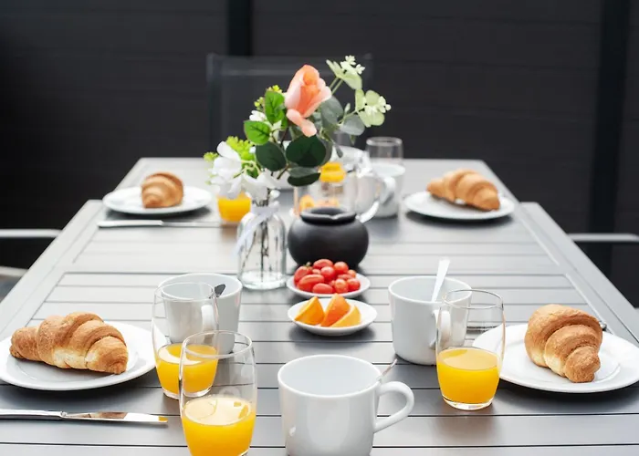 Acacias - Agreable Maison Mitoyenne - Jacuzzi - Parking Prive 펜션 *