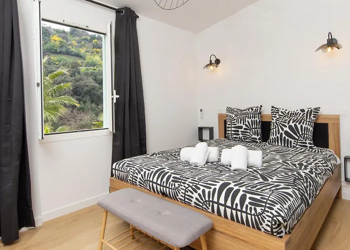 Acacias - Agreable Maison Mitoyenne - Jacuzzi - Parking Prive 멍똥