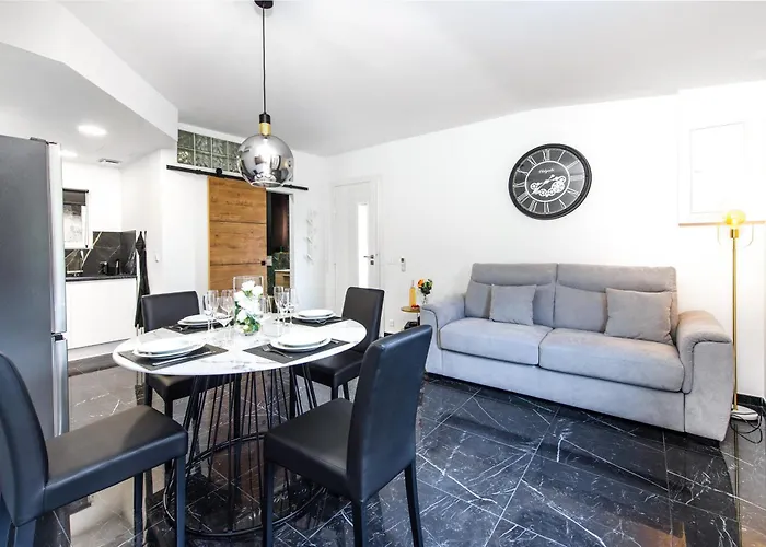 בית נופש Acacias - Agreable Maison Mitoyenne - Jacuzzi - Parking Prive *